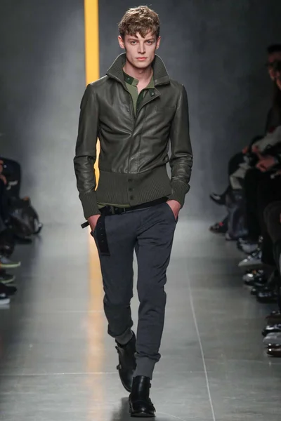 Look 12